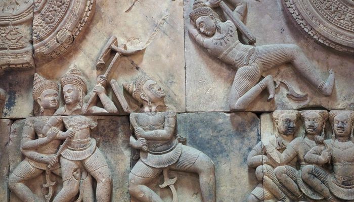 Fronton with the combat of Bhima and Duryodhana, sandstone relief from Banteay Srei, late 10th century, National Museum of Cambodia, Phnom Penh, Cambodia. Photo: Helene Bongers