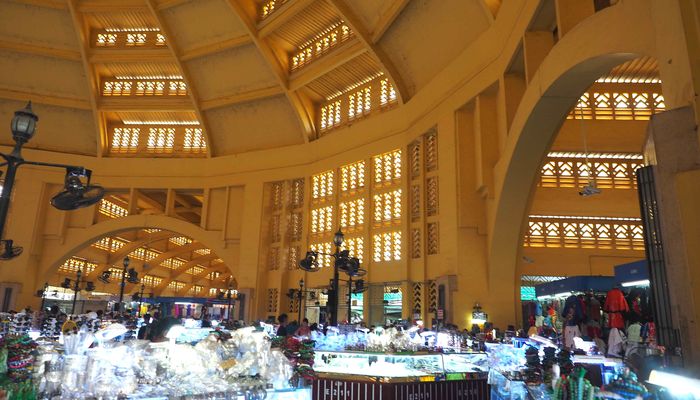 : Interior of the Central Market (Phsar Thmei, built 1935–1937 by Louis Chauchon, Jean Desbois and Wladimir Kandaourow), Phnom Penh, Cambodia. Photo: Helene Bongers