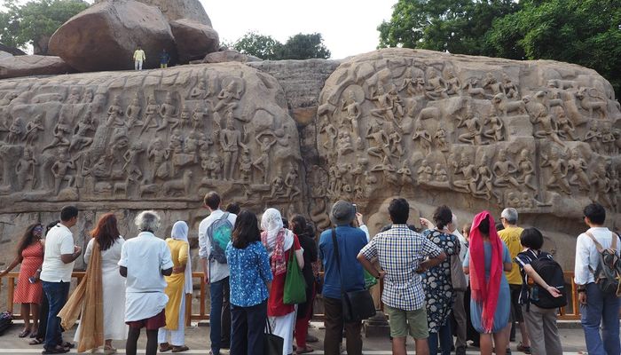 Academy participants in front of the Descent of the Ganges at Mahabalipuram. (photo: Jule Ulbricht)