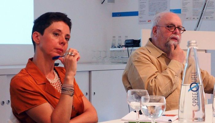 Discussion with Allen Feldman on ‘trauma aesthetics’ and its relation to ‘traumatropology’ and ‘photo-politics’ at Forum Transregionale Studien. On the left: Symposium convener Stéphanie Benzaquen-Gautier. (photo: Jule Ulbricht)